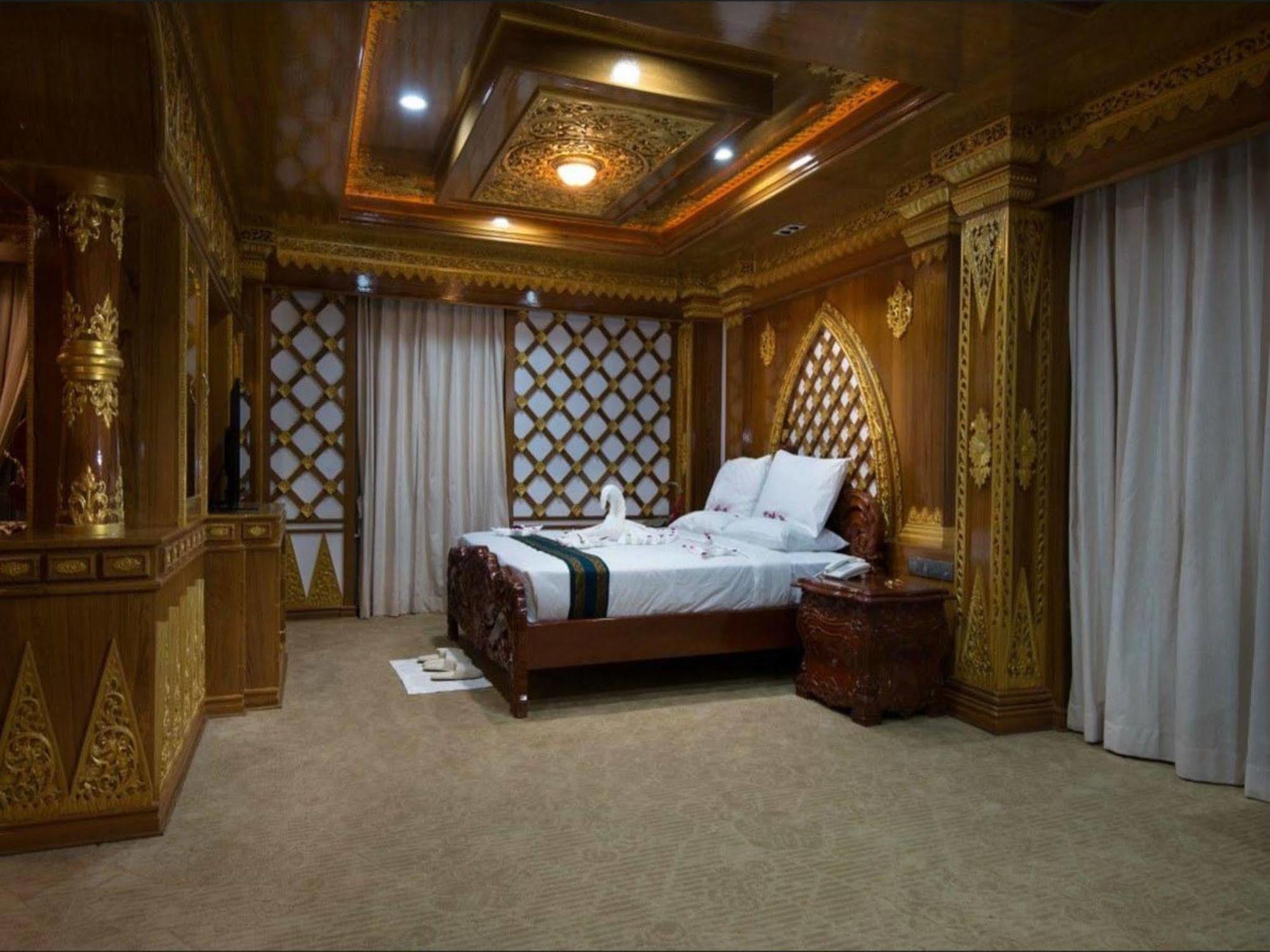 Su Tine San Royal Palace Hotel Баган Екстериор снимка