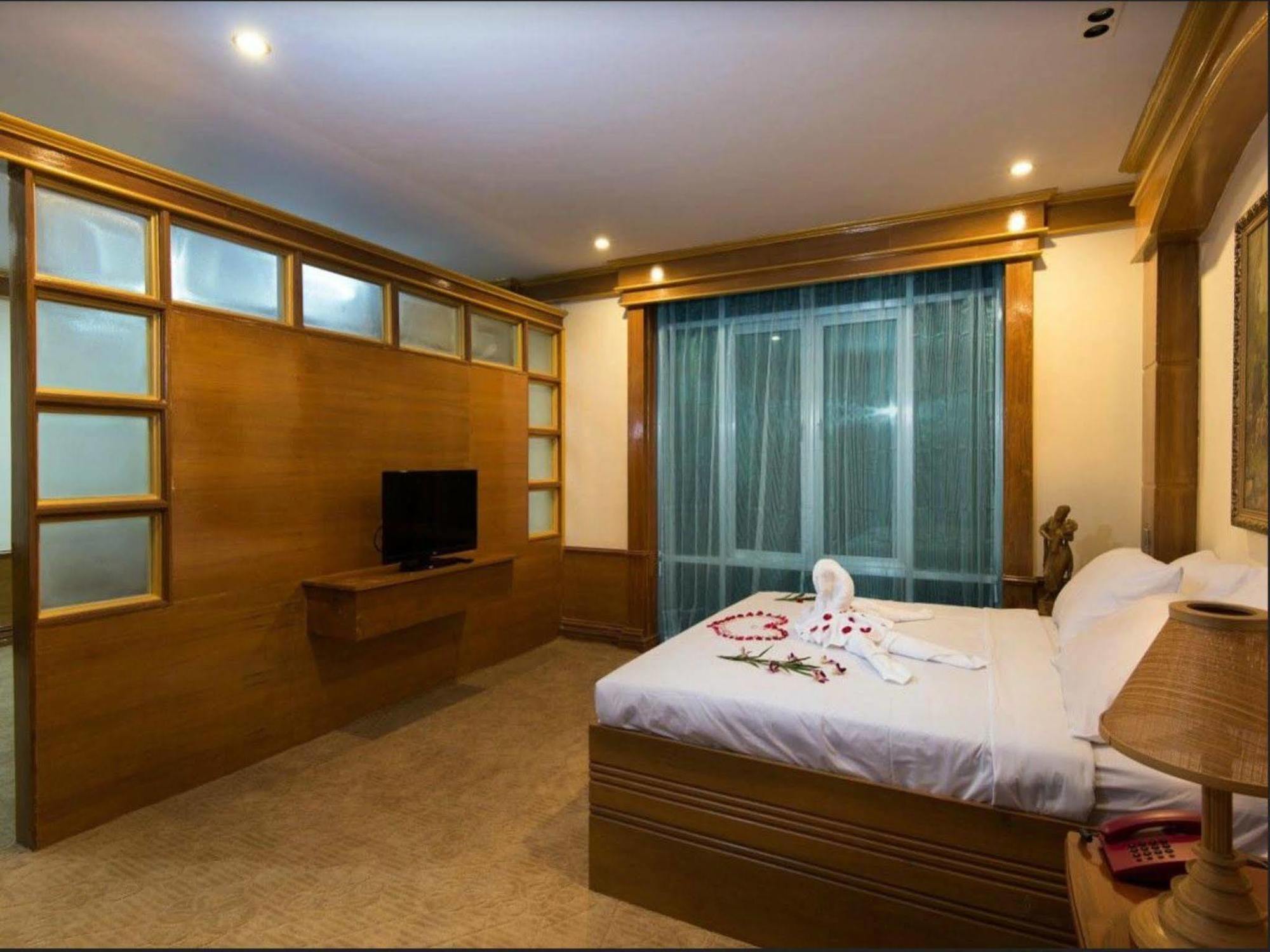 Su Tine San Royal Palace Hotel Баган Екстериор снимка