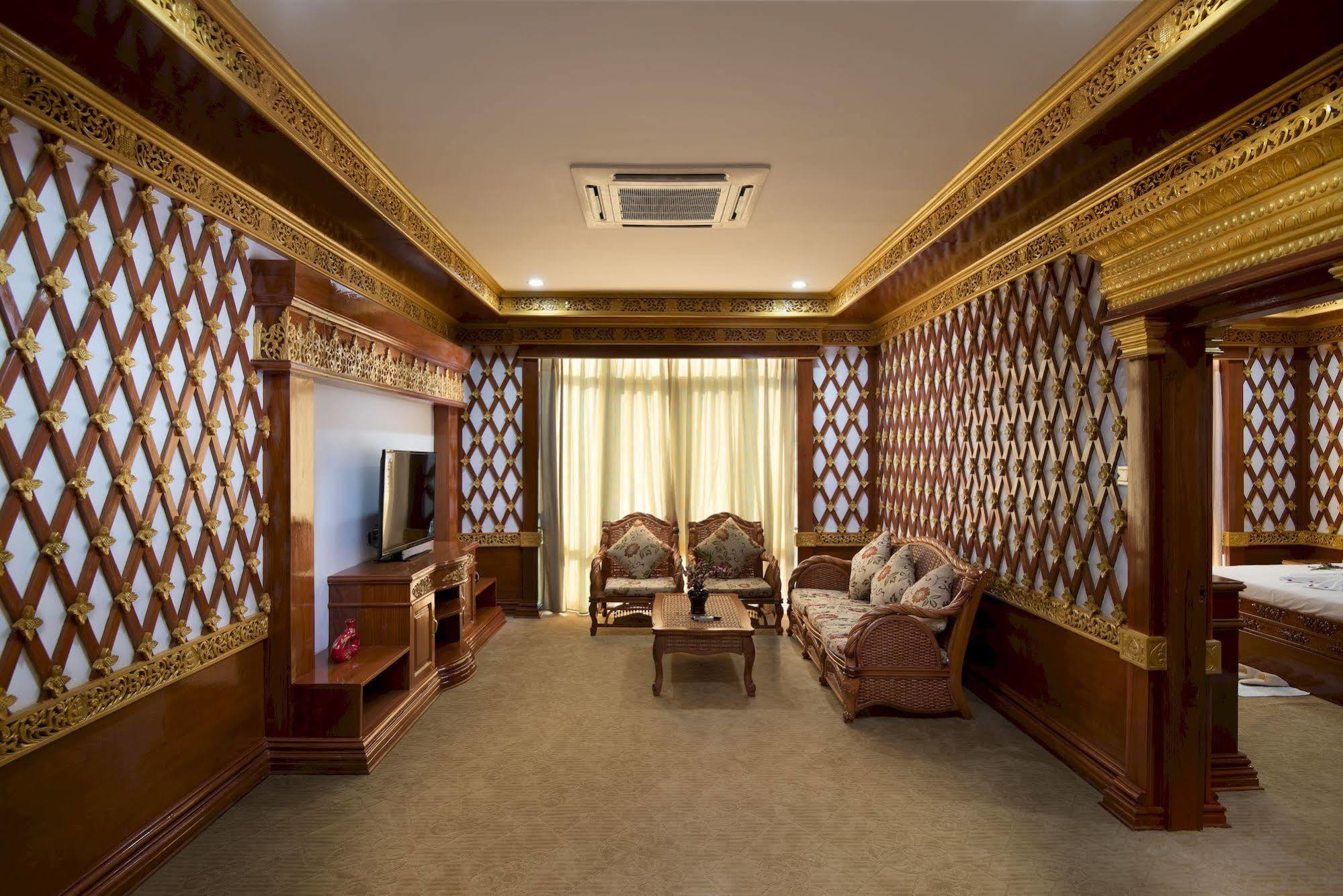 Su Tine San Royal Palace Hotel Баган Екстериор снимка